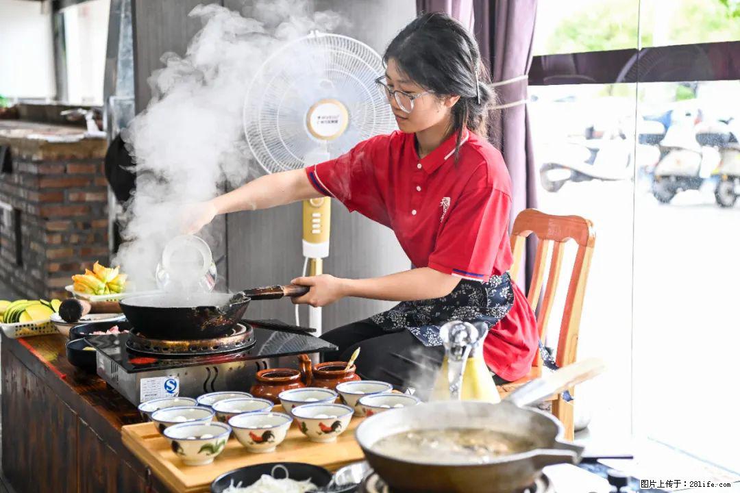 全网追的“扁担女孩”，找了一份暑假工，时薪12元 - 东莞生活资讯 - 东莞28生活网 dg.28life.net